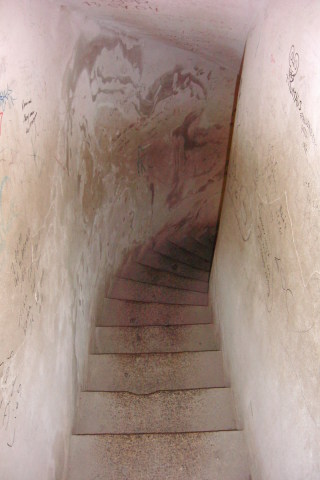 Stairs in side Voelkerschlactdenkmal.jpg