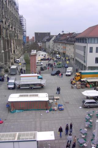 This is the view from the Stadthaus of the farmer's market wrapping up.